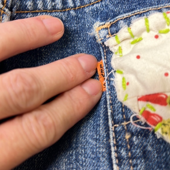 ⭐️Adorned Crown Textile reworked patch Big E Levi’s cut off shorts upcycle - Picture 7 of 12